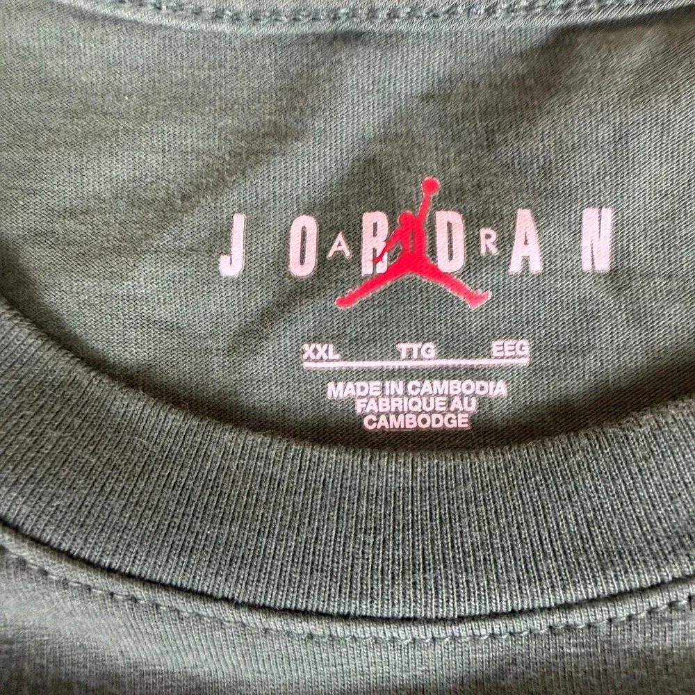 Jordan Mens XXL Green Long Sleeve Pixel Graphic T-Shirt Jumpman 23 Logo